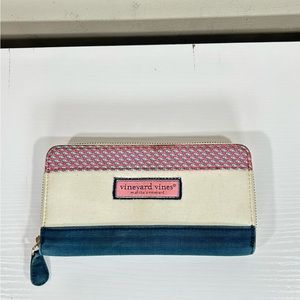 Vineyard Vines Continental Whale zip around wallet
